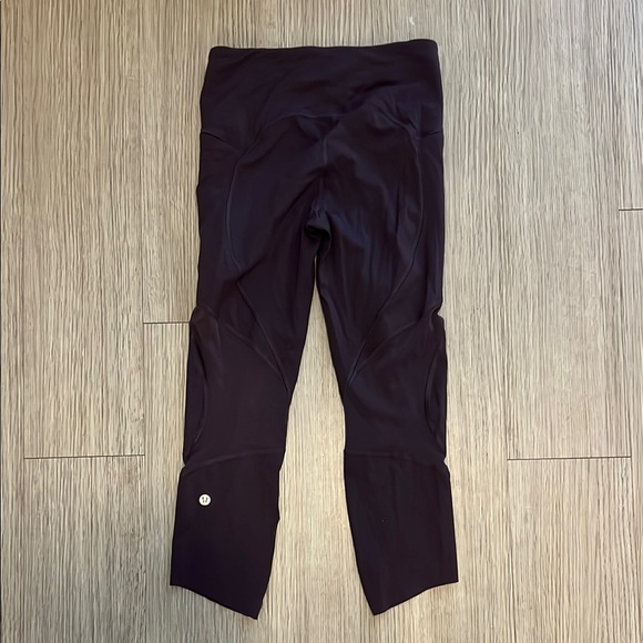 Lululemon Size 4 Dark Purple Cropped Leggings - Picture 6 of 7